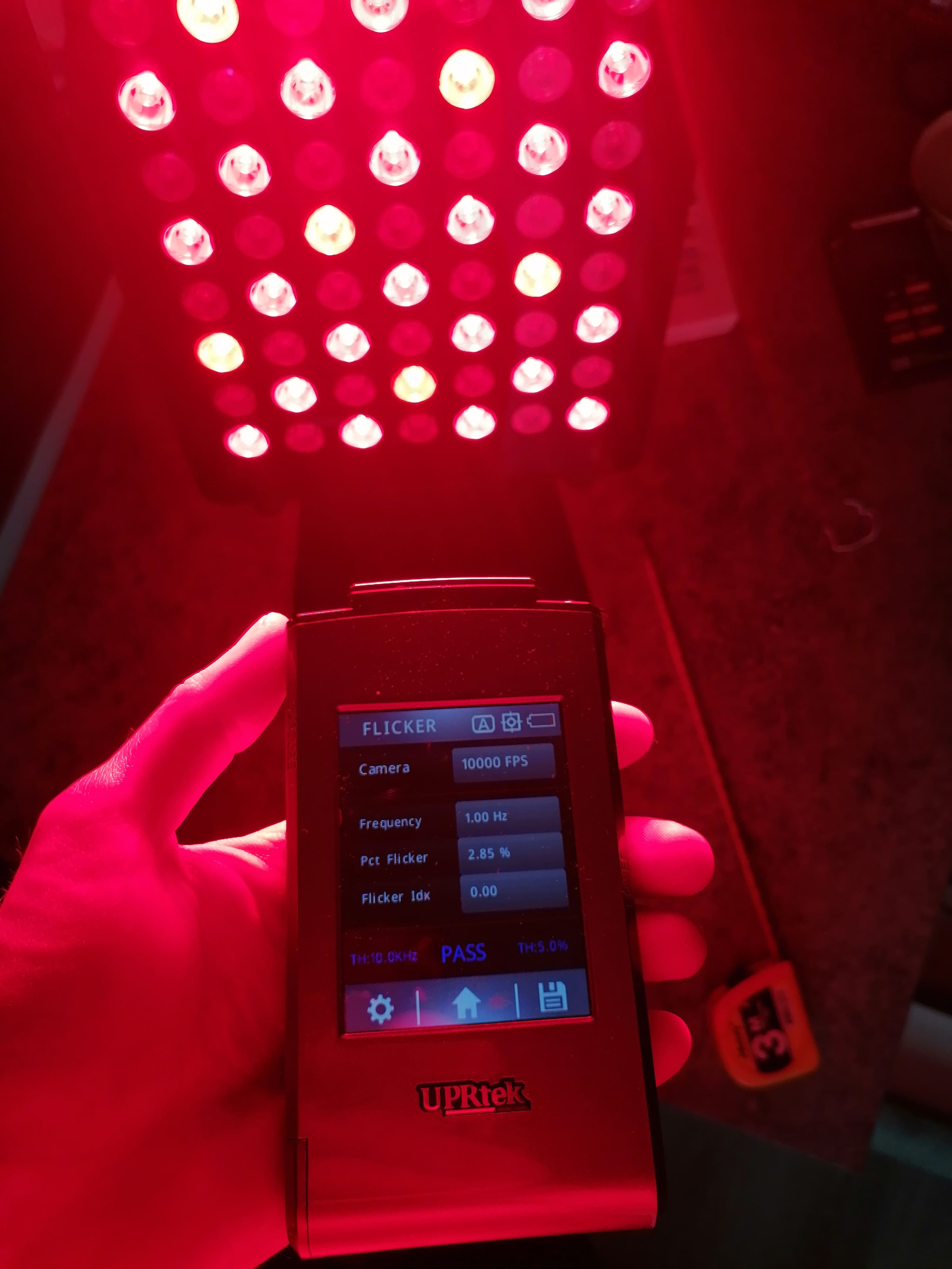 Mitochondriak - red, nir and UV light therapy devices, blue light blocking glasses and indoor lightning solutions